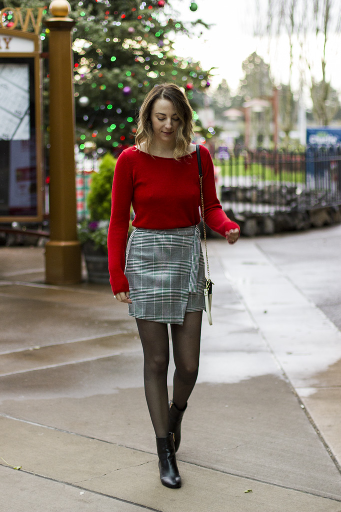 chic holiday outfit