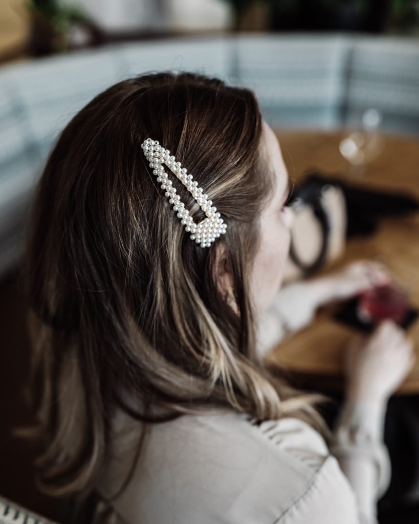 Pearl hair clips