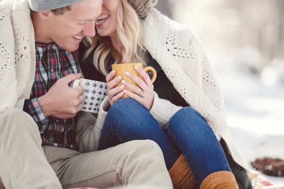 beautiful winter engagement photos